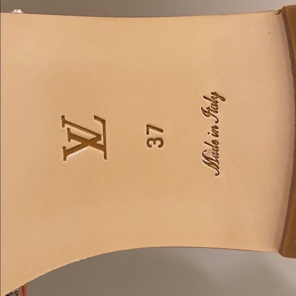 ❗️SOLD❗️NEW Louis Vuitton Lock It Mule Sandals - Picture 5 of 6